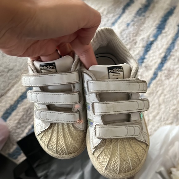 Girls Adidas shell toe sneakers - Picture 2 of 3